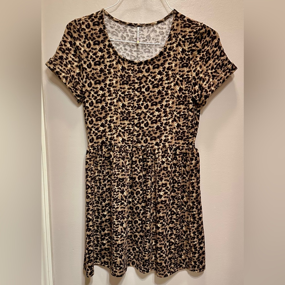 ⭐️NWOT Color Thread Leopard Print Dress⭐️